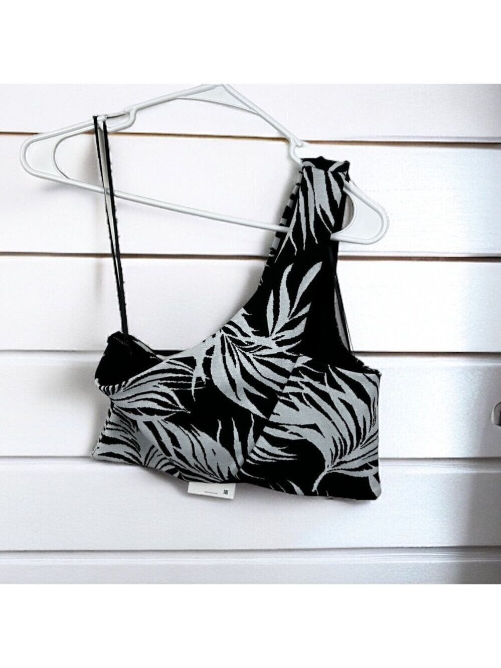 NWT Zara Women's L Cropped Asymmetrical Black and White Floral Tank Top